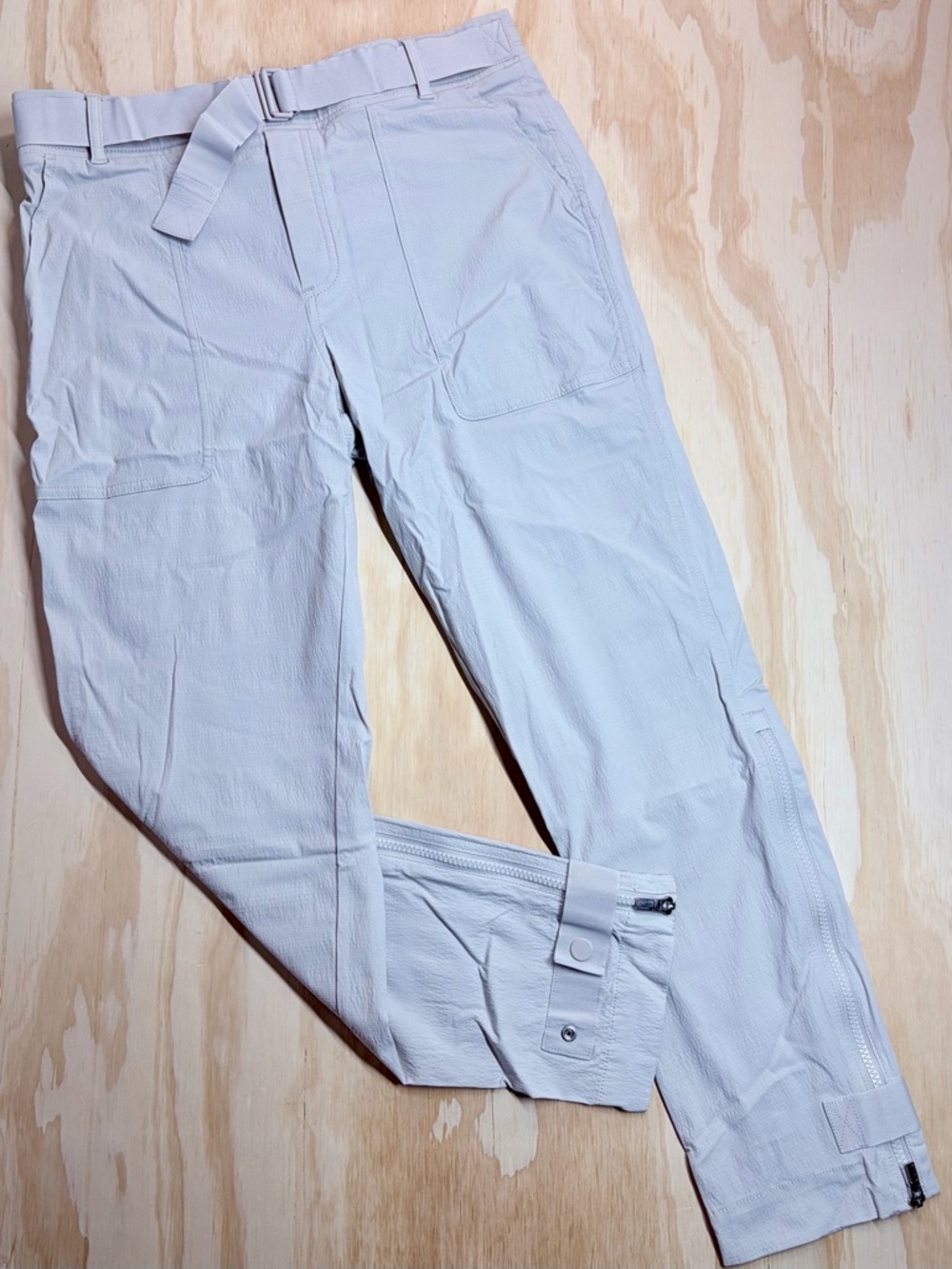 Athleta Trekkie Pant Size 8 Light Gray Belted Zip Travel Hiking